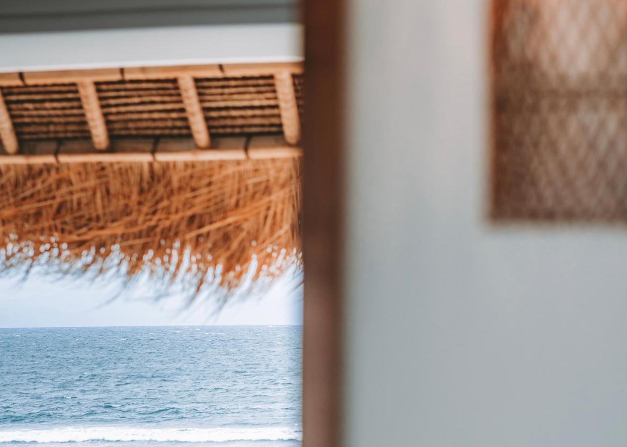 Legends Beachfront Resort อูลูวาตู ภายนอก รูปภาพ