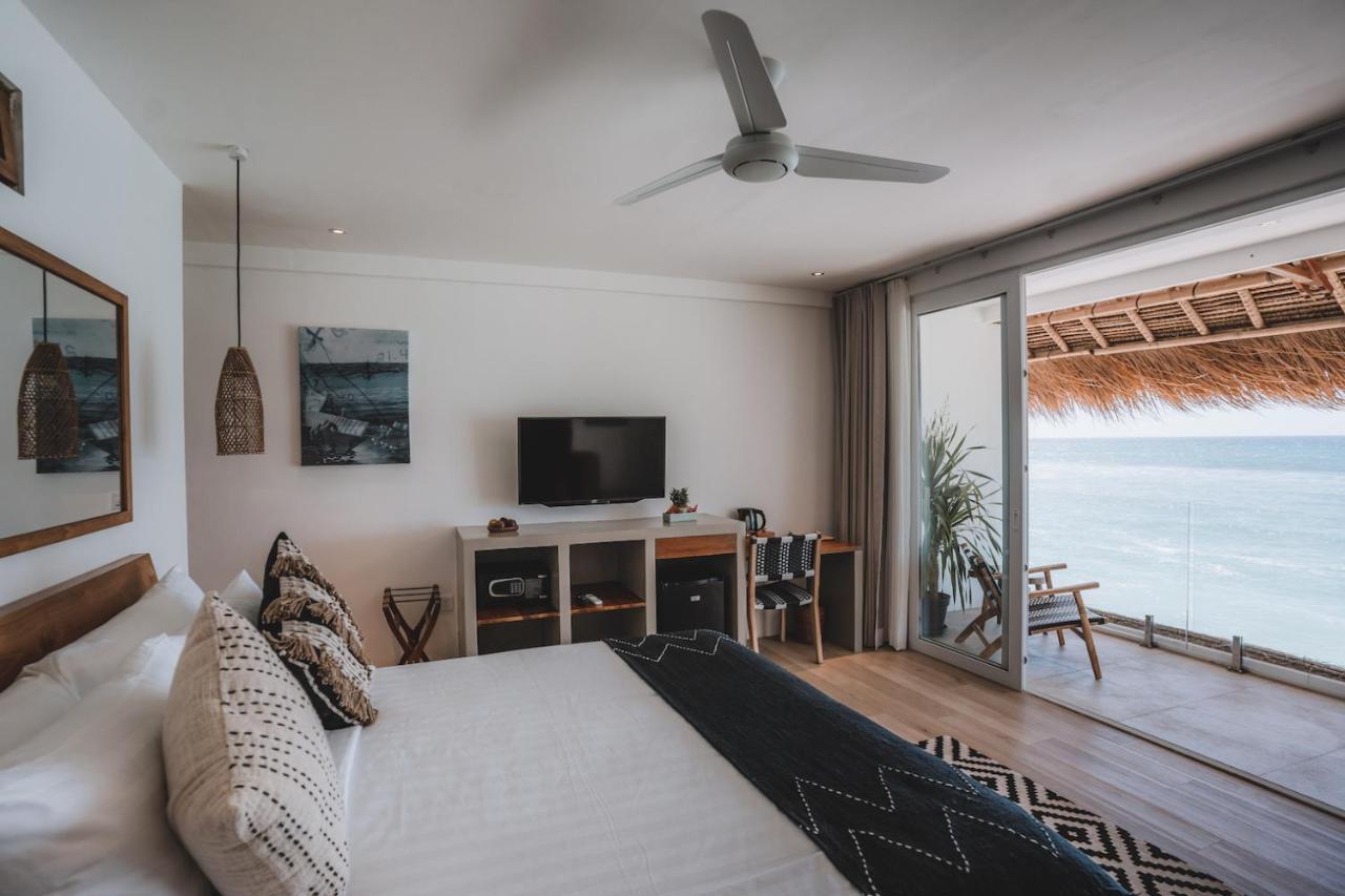 Legends Beachfront Resort อูลูวาตู ภายนอก รูปภาพ