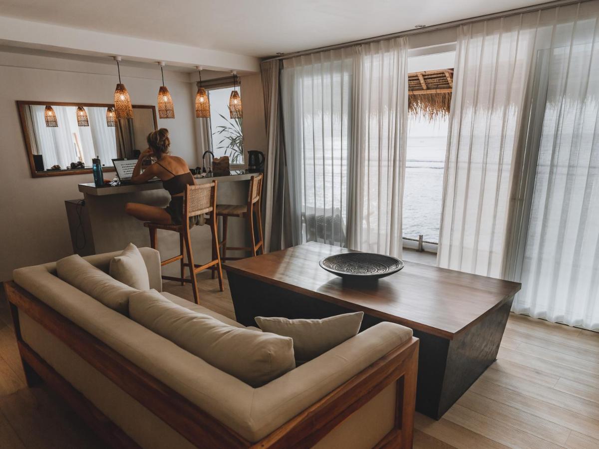 Legends Beachfront Resort อูลูวาตู ภายนอก รูปภาพ